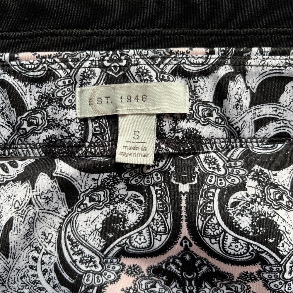 Beautiful Small knee length skirt. Multicolored.